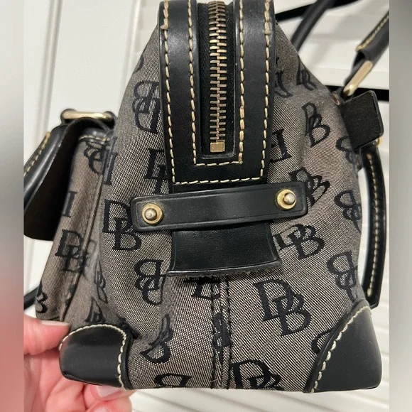 ‼️Final Price‼️Dooney & Bourke vintage canvass logo handbag - Picture 3 of 9